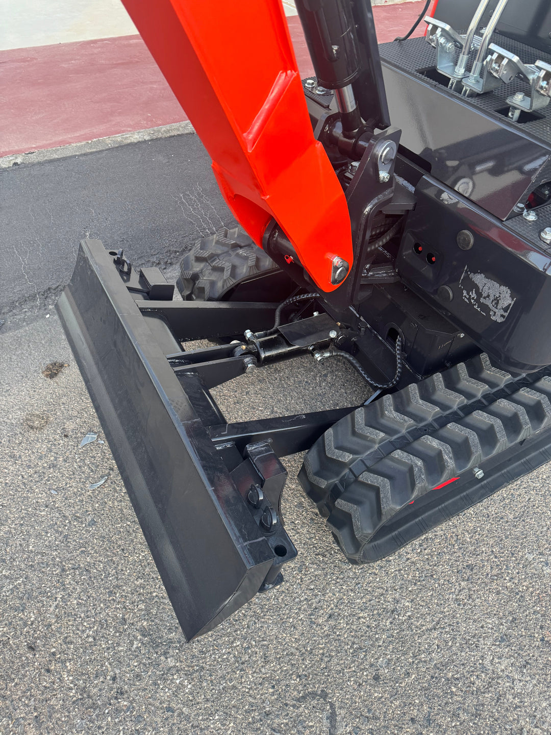 Excavadora Kubota 1800Kg Motor Kubota 3 Cilindros D722 Giratoria