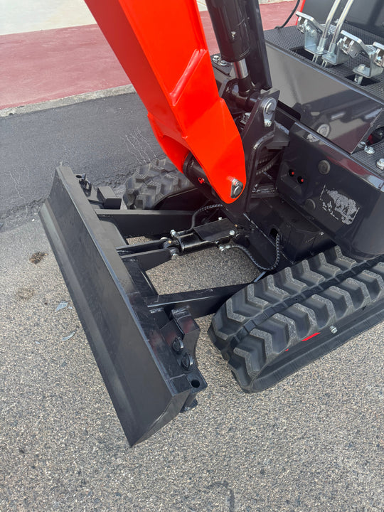 Excavadora Kubota 1800Kg Motor Kubota 3 Cilindros D722 Giratoria