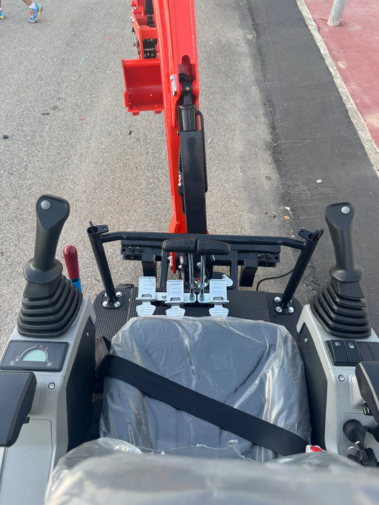 Excavadora Kubota 1800Kg Motor Kubota 3 Cilindros D722 Giratoria