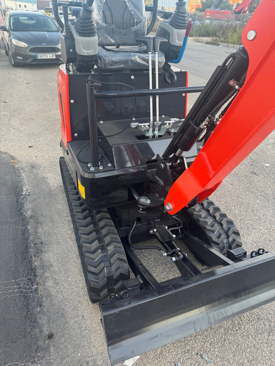 Excavadora Kubota 1800Kg Motor Kubota 3 Cilindros D722 Giratoria