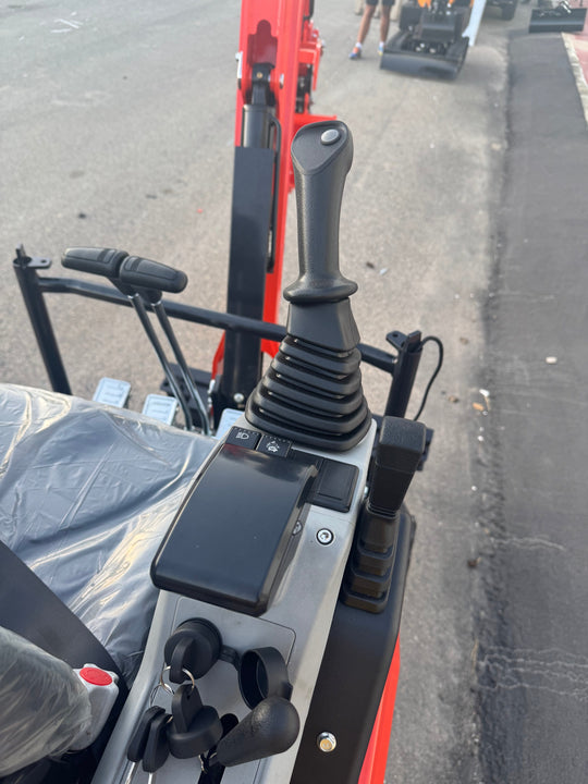 Excavadora Kubota 1800Kg Motor Kubota 3 Cilindros D722 Giratoria