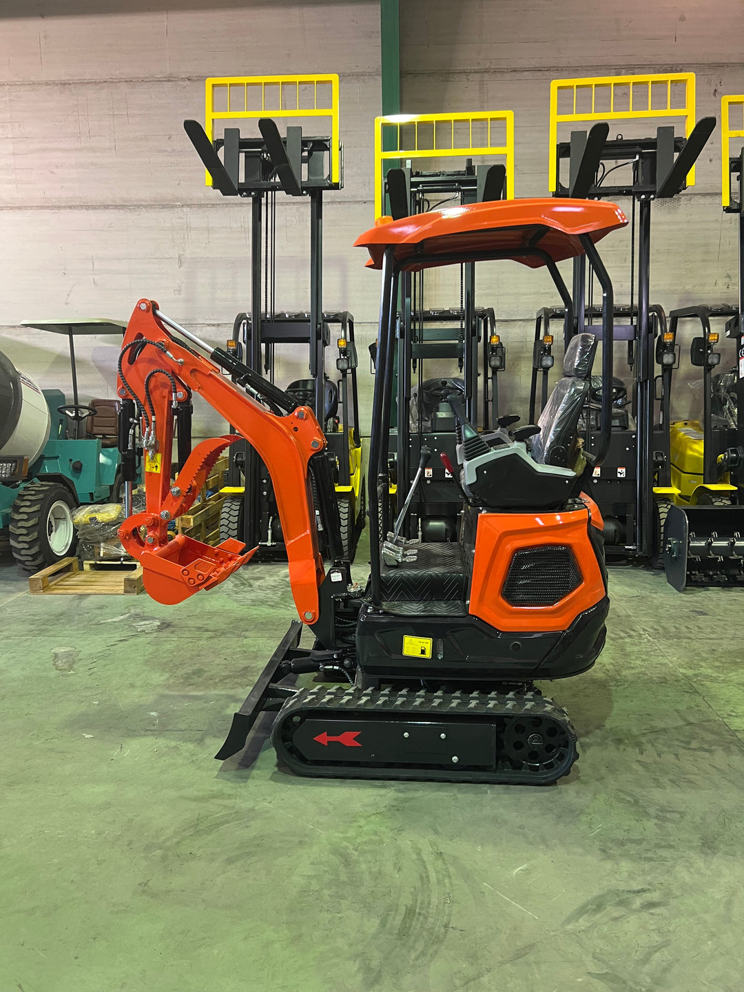 Mini Excavadora Kubota 1500 Kg motor Kubota de 3 Cilindros orugas retráctiles