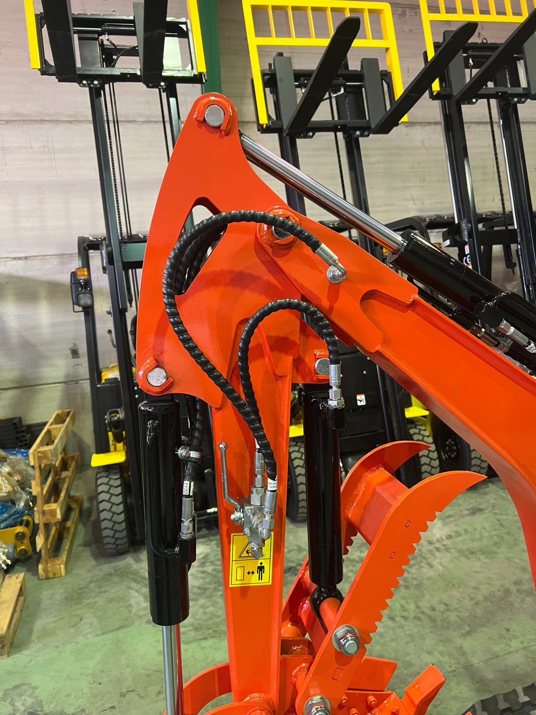 Mini Excavadora Kubota 1500 Kg motor Kubota de 3 Cilindros orugas retráctiles