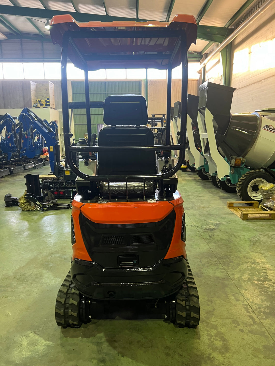 Mini Excavadora Kubota 1500 Kg motor Kubota de 3 Cilindros orugas retráctiles