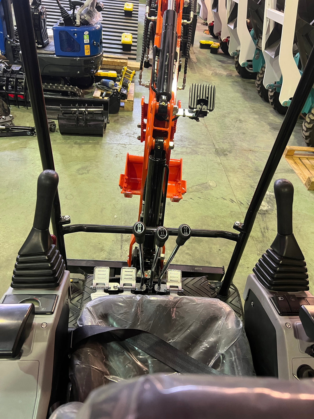 Mini Excavadora Kubota 1500 Kg motor Kubota de 3 Cilindros orugas retráctiles