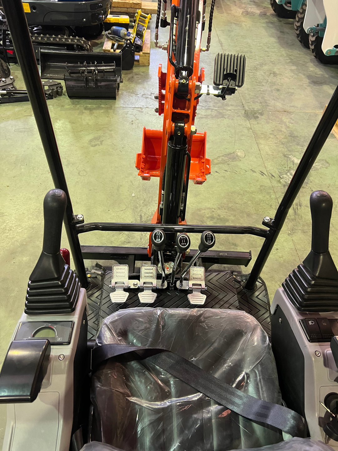 Mini Excavadora Kubota 1500 Kg motor Kubota de 3 Cilindros orugas retráctiles