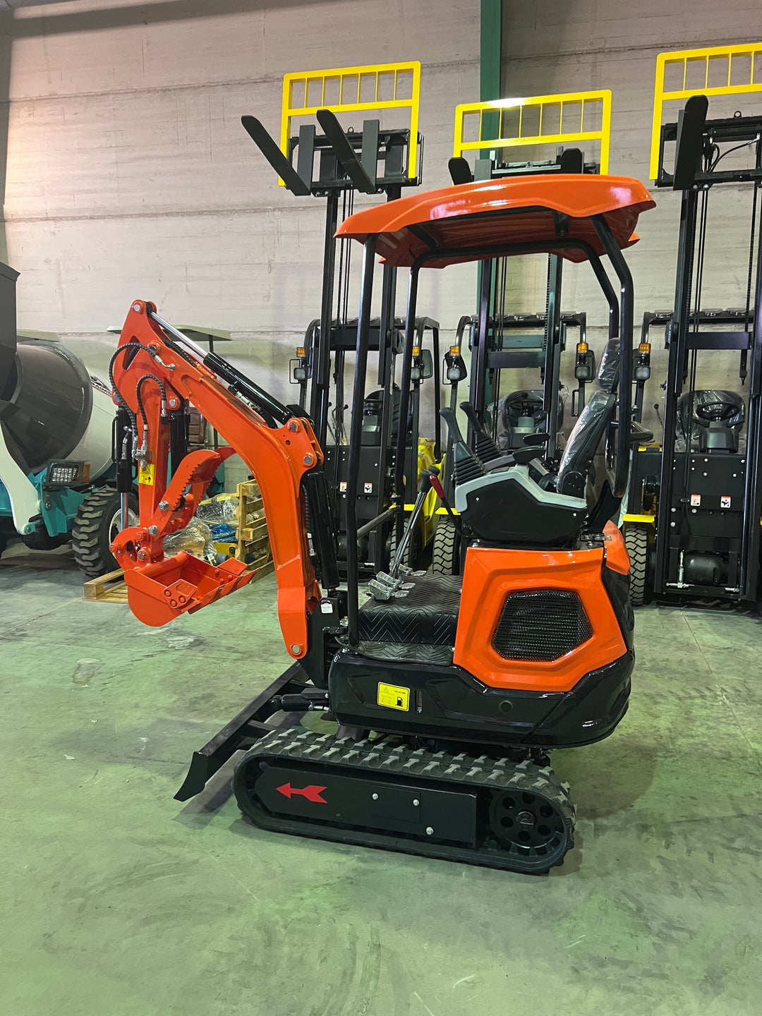 Mini Excavadora Kubota 1500 Kg motor Kubota de 3 Cilindros orugas retráctiles