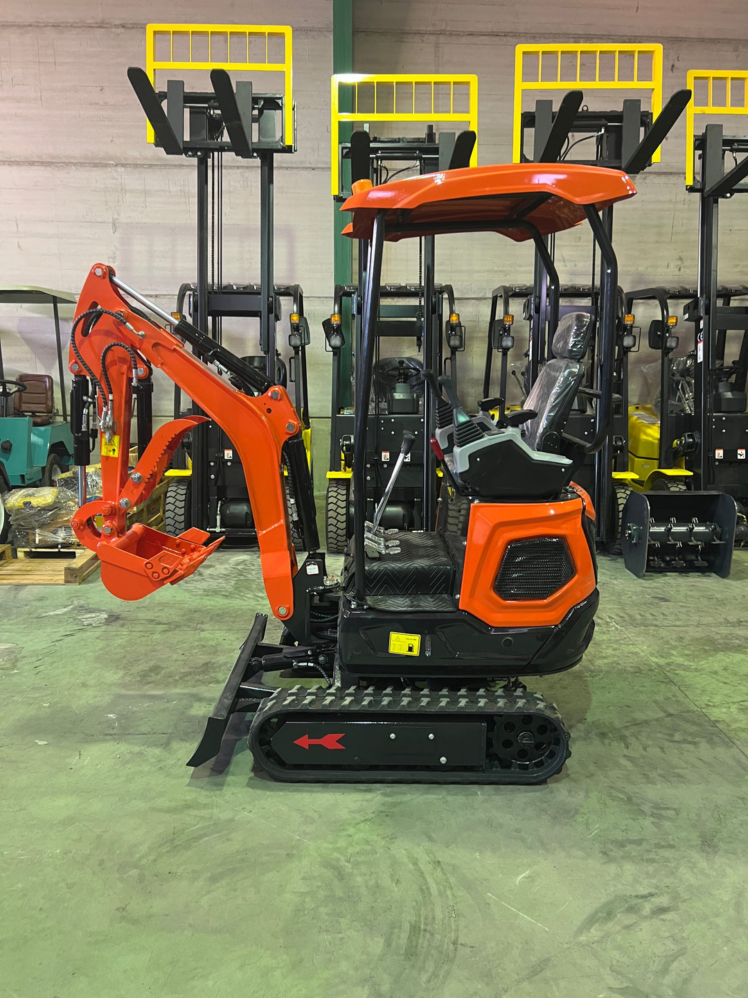 Mini Excavadora Kubota 1500 Kg motor Kubota de 3 Cilindros orugas retráctiles