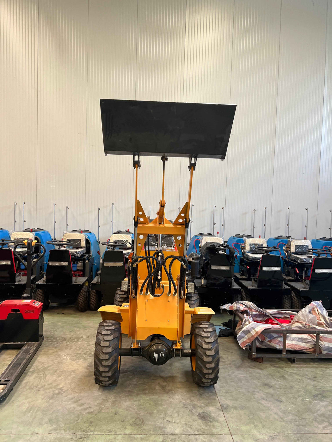 Pala Cargadora Diesel Articulada 4x4 de Ruedas 750kg