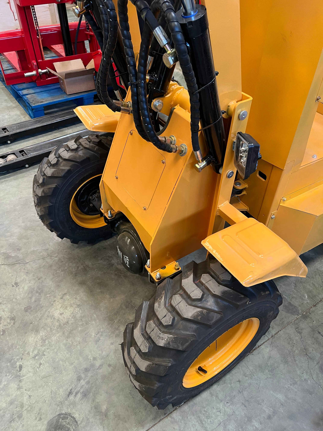 Pala Cargadora Diesel Articulada 4x4 de Ruedas 750kg