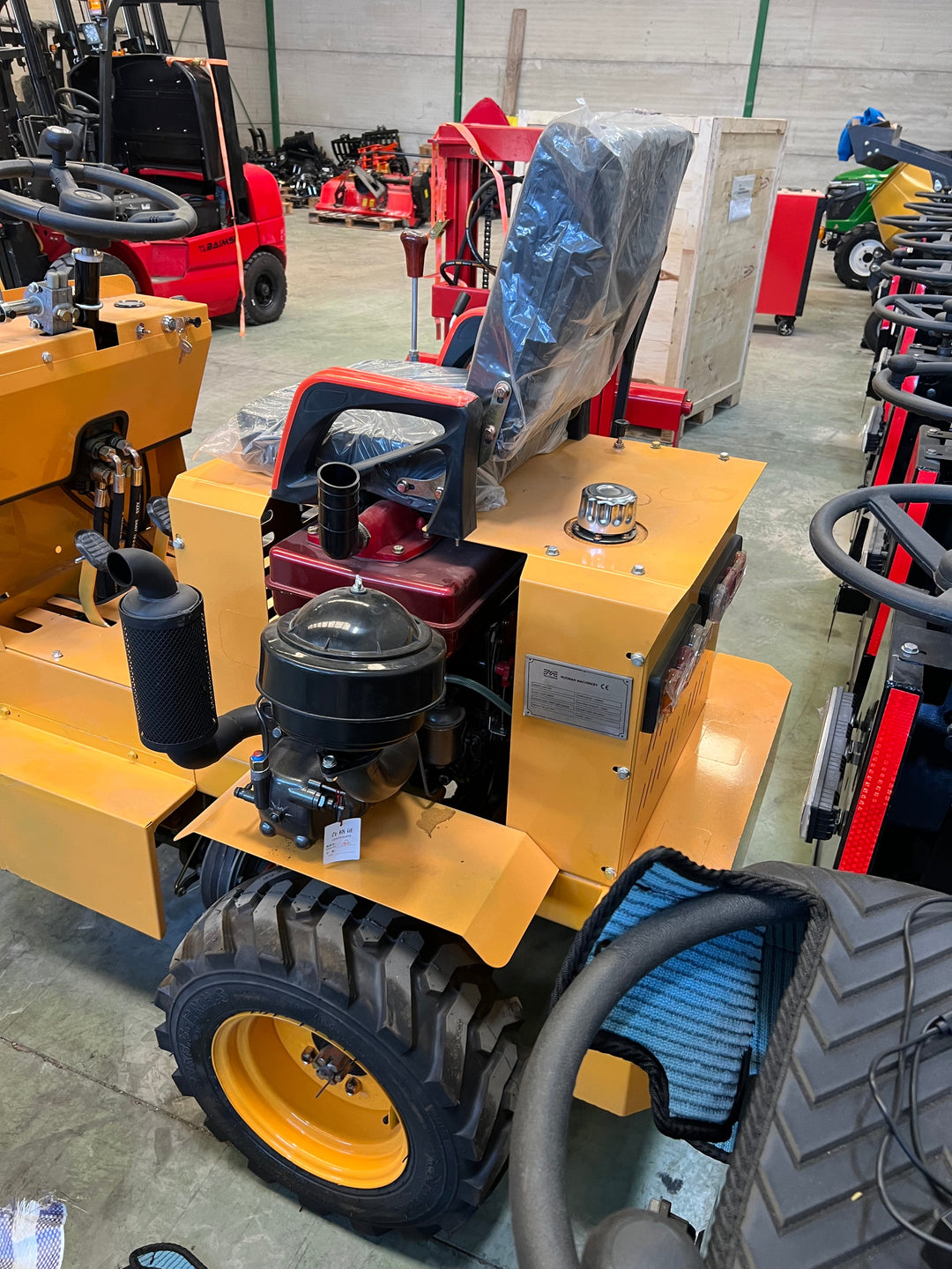 Pala Cargadora Diesel Articulada 4x4 de Ruedas 750kg