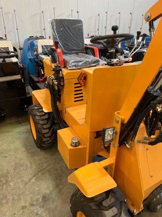 Pala Cargadora Diesel Articulada 4x4 de Ruedas 750kg