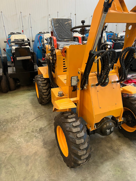Pala Cargadora Diesel Articulada 4x4 de Ruedas 750kg