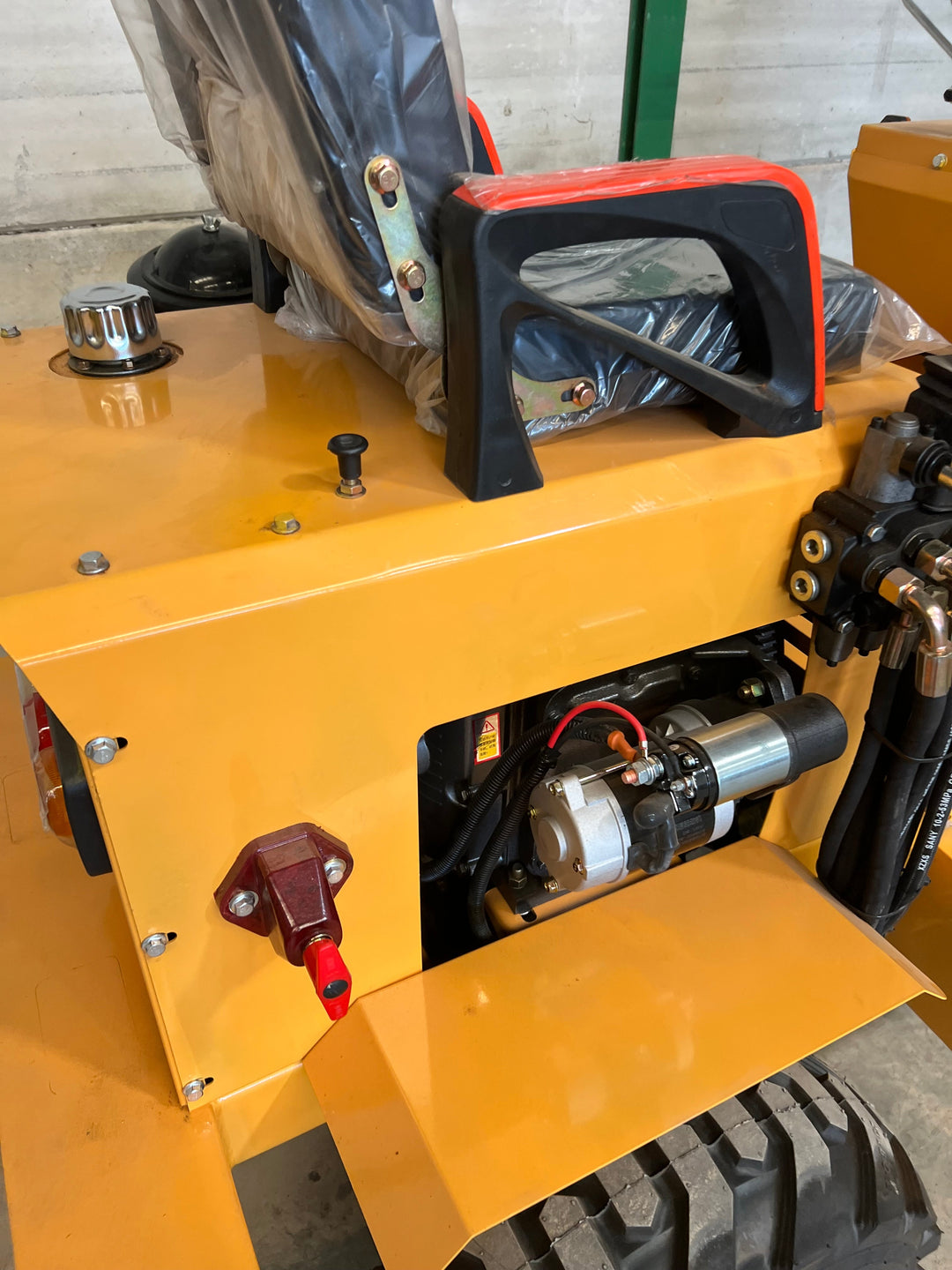 Pala Cargadora Diesel Articulada 4x4 de Ruedas 750kg