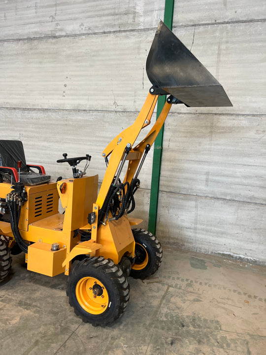 Pala Cargadora Diesel Articulada 4x4 de Ruedas 750kg