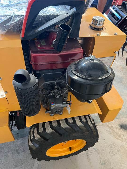 Pala Cargadora Diesel Articulada 4x4 de Ruedas 750kg