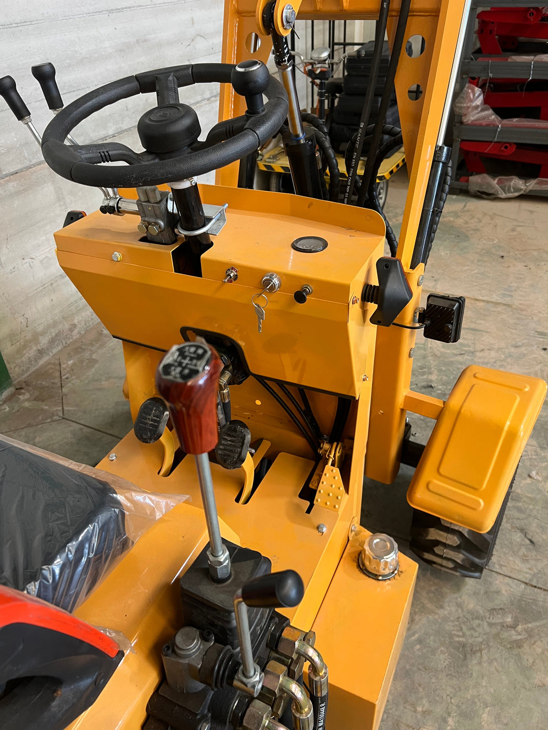 Pala Cargadora Diesel Articulada 4x4 de Ruedas 750kg