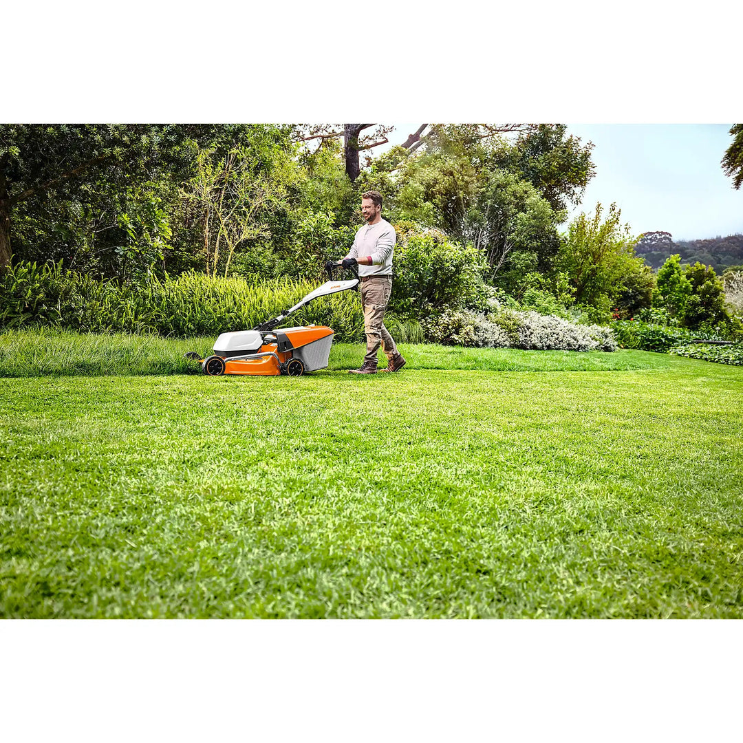 Cortacésped STIHL RMA 253 T + Batería AK 30 S y cargador