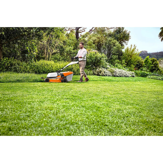 Cortacésped STIHL RMA 253 T + Batería AK 30 S y cargador