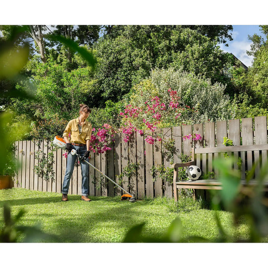 Desbrozadora STIHL FSA 80 R + Batería AK 30 S y cargador