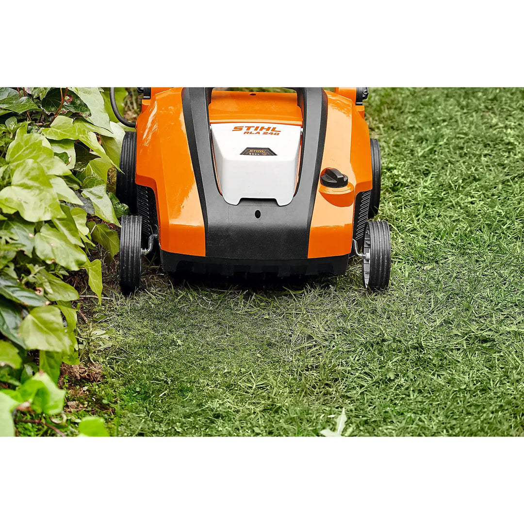 Escarificador STIHL RLA 240 + Batería AK 30 S y cargador